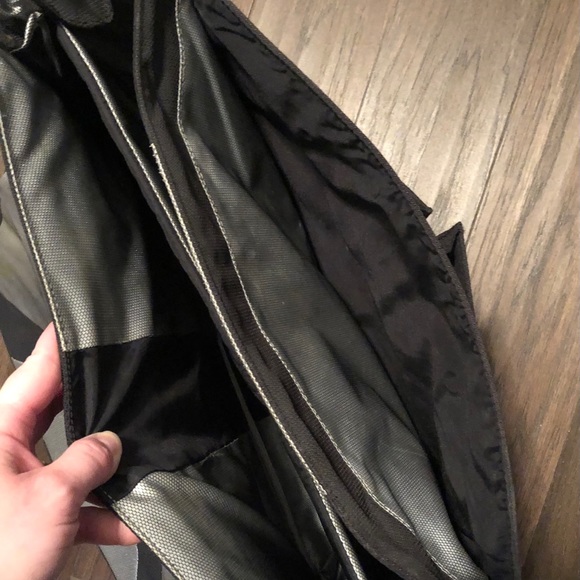 Tumi Messenger Laptop Bag - Picture 7 of 12